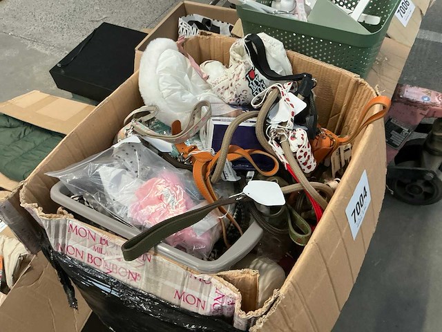 Partij diverse hondenleibanden en -harnassen - afbeelding 2 van  10