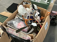 Partij diverse hondenleibanden en -harnassen - afbeelding 2 van  10