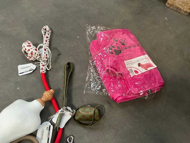 Partij diverse hondenleibanden en -harnassen - afbeelding 7 van  10