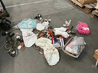 Partij diverse hondenleibanden en -harnassen - afbeelding 1 van  10