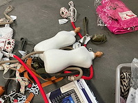 Partij diverse hondenleibanden en -harnassen - afbeelding 6 van  10