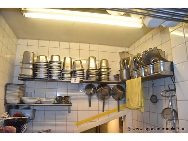Partij diverse horeca keukengerei, potten, pannen, gastronorm bakken en borden - afbeelding 1 van  1