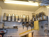 Partij diverse horeca keukengerei, potten, pannen, gastronorm bakken en borden