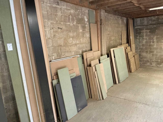 Partij diverse hout plaatrestanten - afbeelding 1 van  8