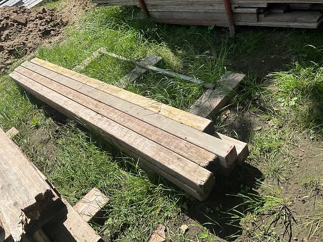 Partij diverse houten balken en planken - afbeelding 6 van  10