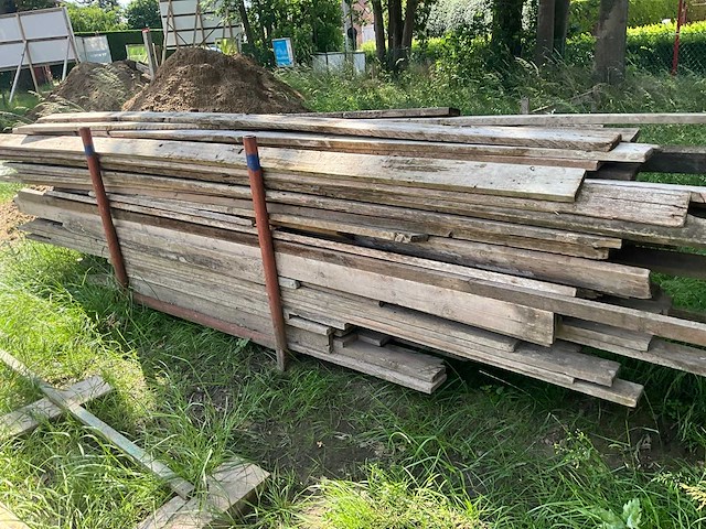 Partij diverse houten balken en planken - afbeelding 7 van  10