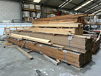 Partij diverse houten balken en planken - afbeelding 2 van  7