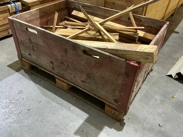 Partij diverse houten balken en planken - afbeelding 7 van  7