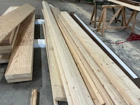 Partij diverse houten balken en planken - afbeelding 4 van  17