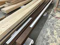 Partij diverse houten balken en planken - afbeelding 5 van  17