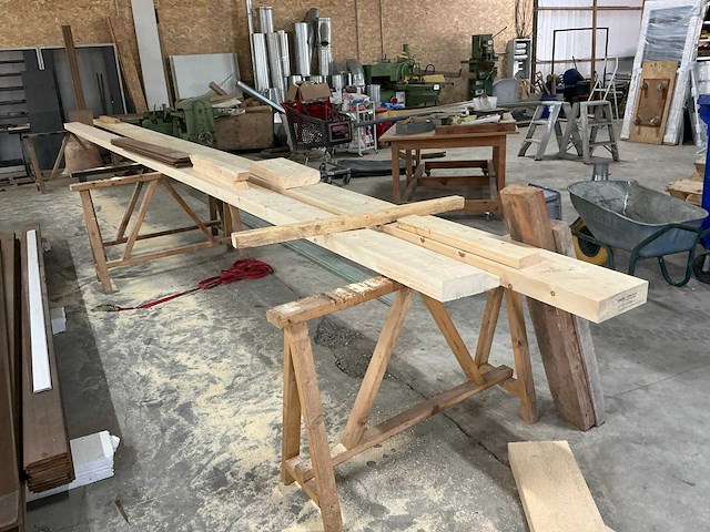 Partij diverse houten balken en planken - afbeelding 7 van  17