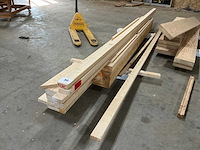 Partij diverse houten balken en planken - afbeelding 8 van  17