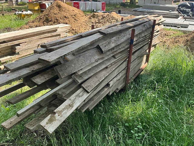 Partij diverse houten balken en planken - afbeelding 8 van  10