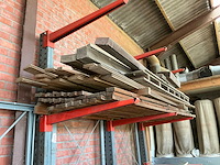 Partij diverse houten balken, planken en latten - afbeelding 5 van  8