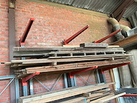 Partij diverse houten balken, planken en latten - afbeelding 6 van  8