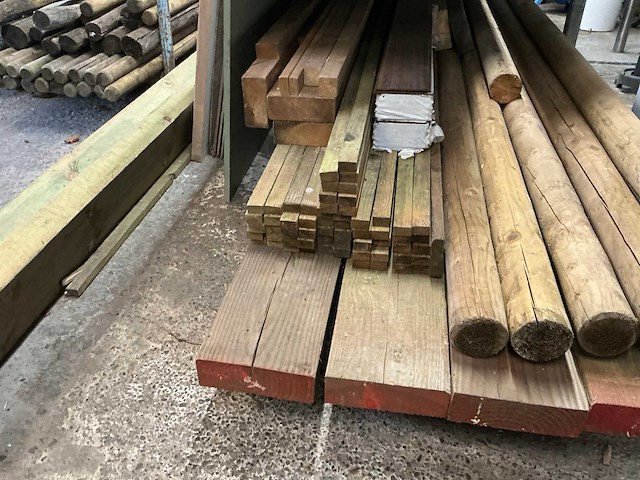 Partij diverse houten balken - afbeelding 3 van  9