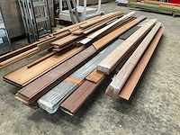 Partij diverse houten gevelbekleding en boenselplanken - afbeelding 2 van  17