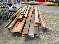 Partij diverse houten gevelbekleding en boenselplanken - afbeelding 6 van  17