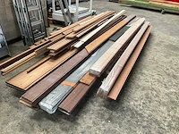 Partij diverse houten gevelbekleding en boenselplanken