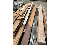Partij diverse houten gevelbekleding en boenselplanken - afbeelding 12 van  17