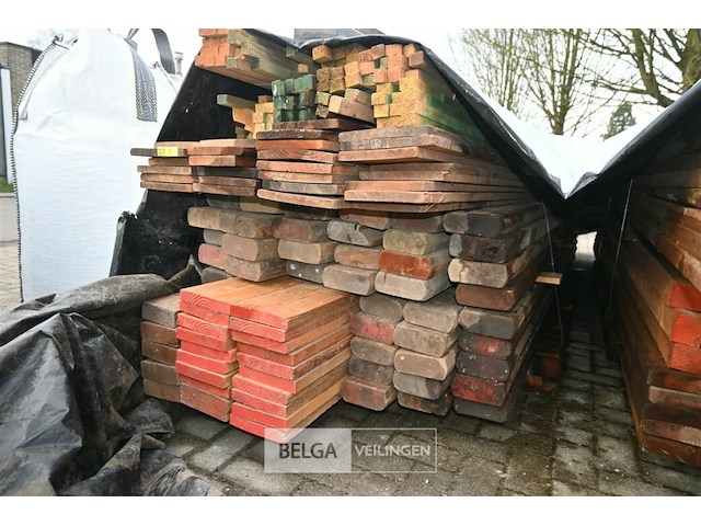 Partij diverse houten planken en balken - afbeelding 1 van  6