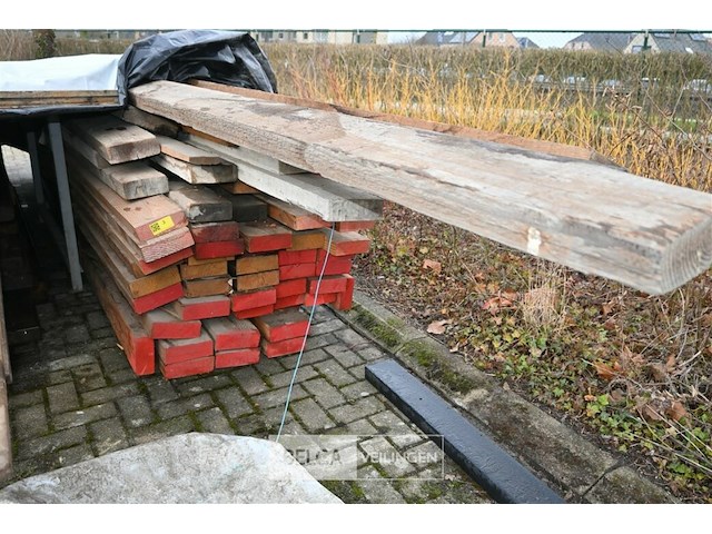 Partij diverse houten planken en balken - afbeelding 1 van  5