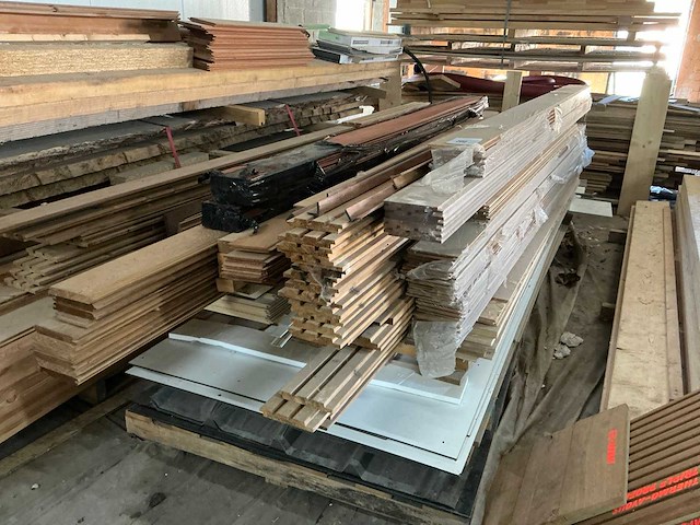 Partij diverse houten planken - afbeelding 1 van  11