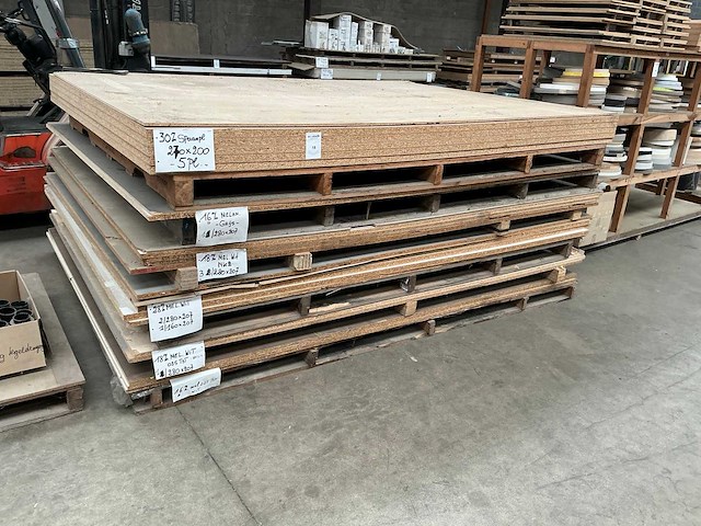 Partij diverse houten platen - afbeelding 1 van  8