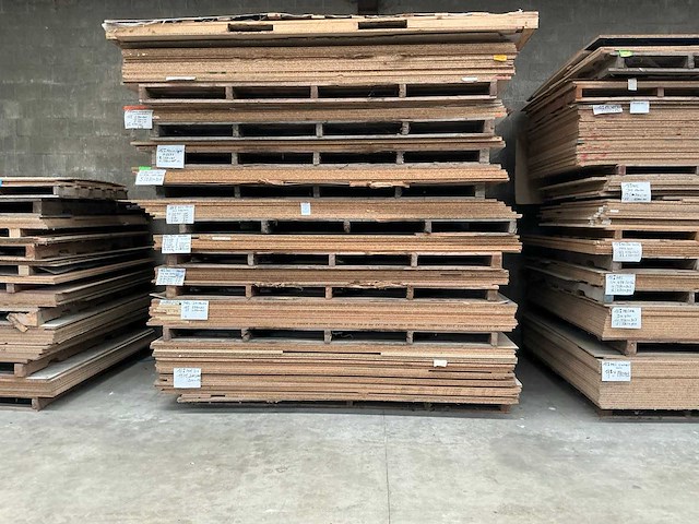 Partij diverse houten platen - afbeelding 1 van  12