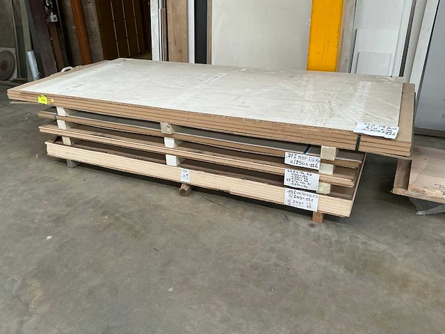 Partij diverse houten platen - afbeelding 1 van  6