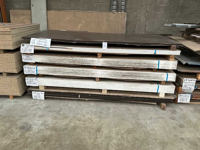 Partij diverse houten platen - afbeelding 1 van  8