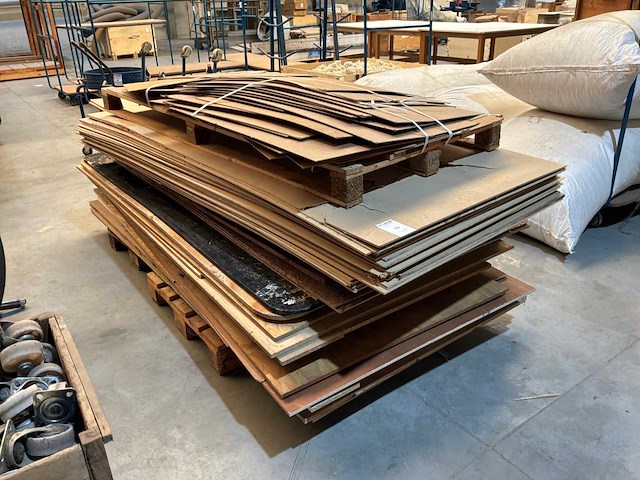 Partij diverse houten platen - afbeelding 1 van  2