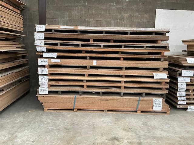 Partij diverse houten platen - afbeelding 1 van  13