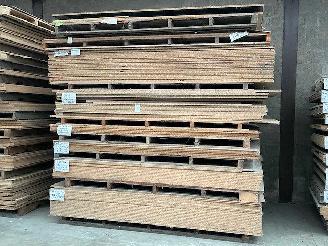 Partij diverse houten platen - afbeelding 1 van  11