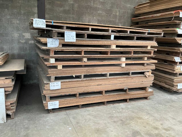 Partij diverse houten platen - afbeelding 1 van  8