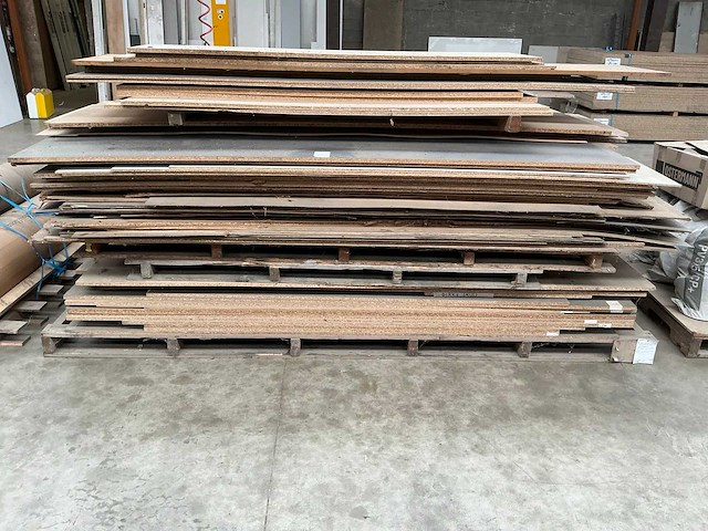 Partij diverse houten platen - afbeelding 1 van  6