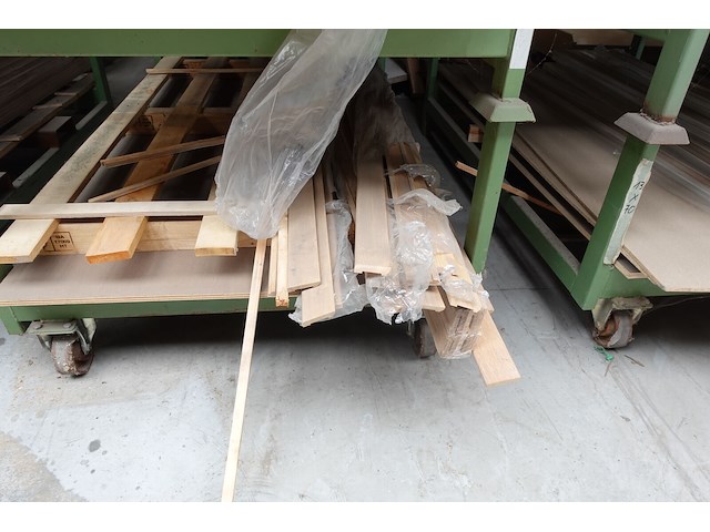 Partij diverse houten plinten - afbeelding 2 van  5