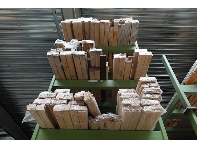 Partij diverse houten plinten - afbeelding 5 van  5