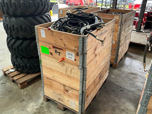 Partij diverse hydraulisch leidingen - afbeelding 1 van  3