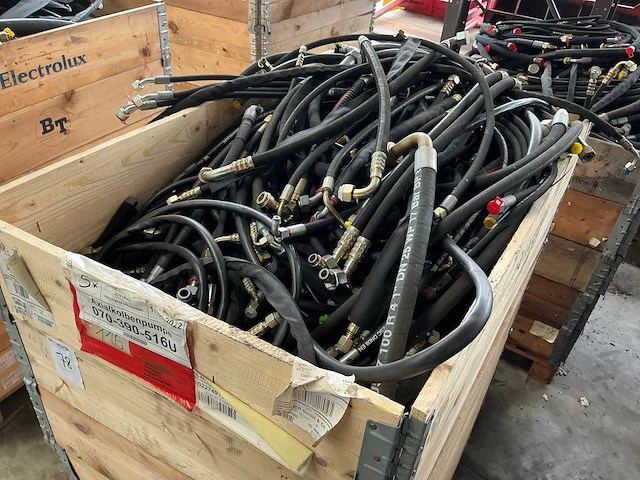 Partij diverse hydraulisch leidingen - afbeelding 2 van  3