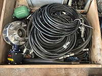 Partij diverse hydraulische koppelingen en leidingen - afbeelding 2 van  4