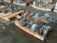 Partij diverse hydraulische onderdelen - afbeelding 2 van  5