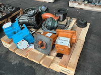 Partij diverse hydraulische onderdelen - afbeelding 1 van  4