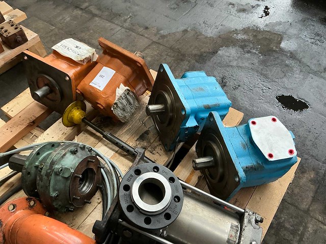 Partij diverse hydraulische onderdelen - afbeelding 3 van  4