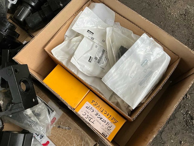 Partij diverse hydraulische onderdelen - afbeelding 4 van  5