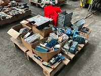 Partij diverse hydraulische onderdelen - afbeelding 2 van  14