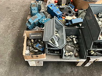 Partij diverse hydraulische onderdelen - afbeelding 5 van  14
