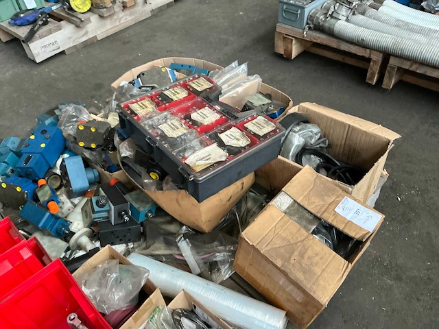 Partij diverse hydraulische onderdelen - afbeelding 6 van  14