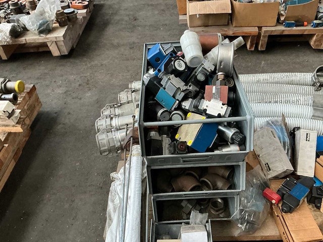 Partij diverse hydraulische onderdelen - afbeelding 10 van  14