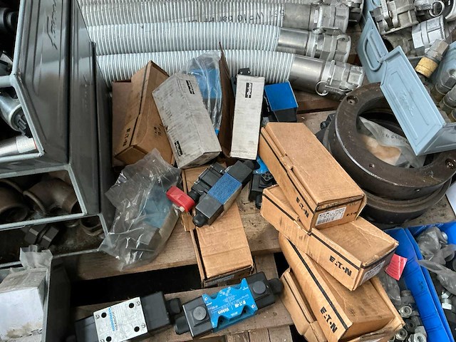 Partij diverse hydraulische onderdelen - afbeelding 13 van  14